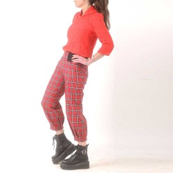 Womens red plaid cotton short pants, stretchy jersey belt